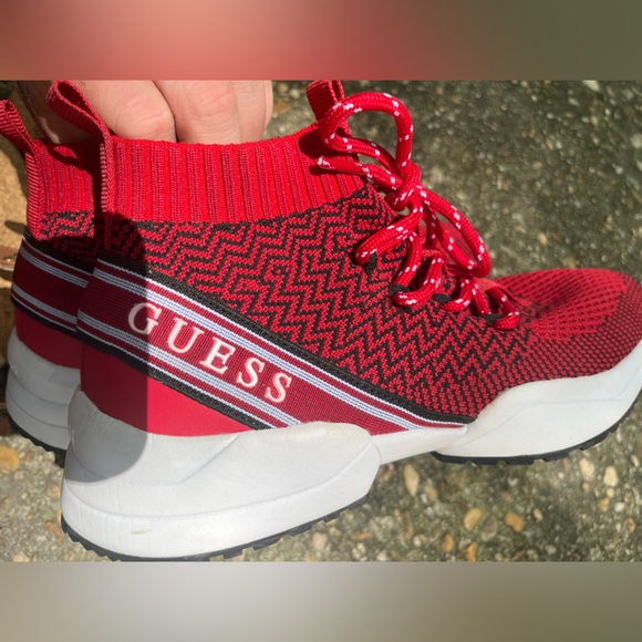 NWOT GUESS Stretchy Woven-Knit Canvas Ankle High Bootie Sneakers Red White Black - Picture 3 of 8